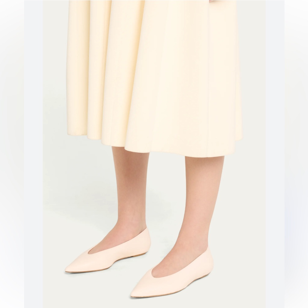 Stuart Weitzman Women Lina Flat Color:Seashell Size 7.5 New (Store Display) $351